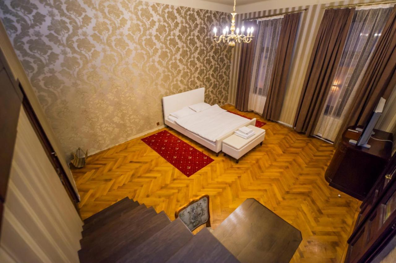 Aristocrat Vintage Apartment Брашов Екстер'єр фото