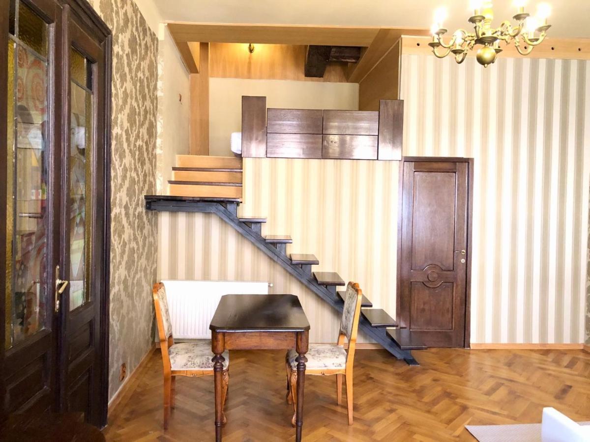 Aristocrat Vintage Apartment Брашов Екстер'єр фото