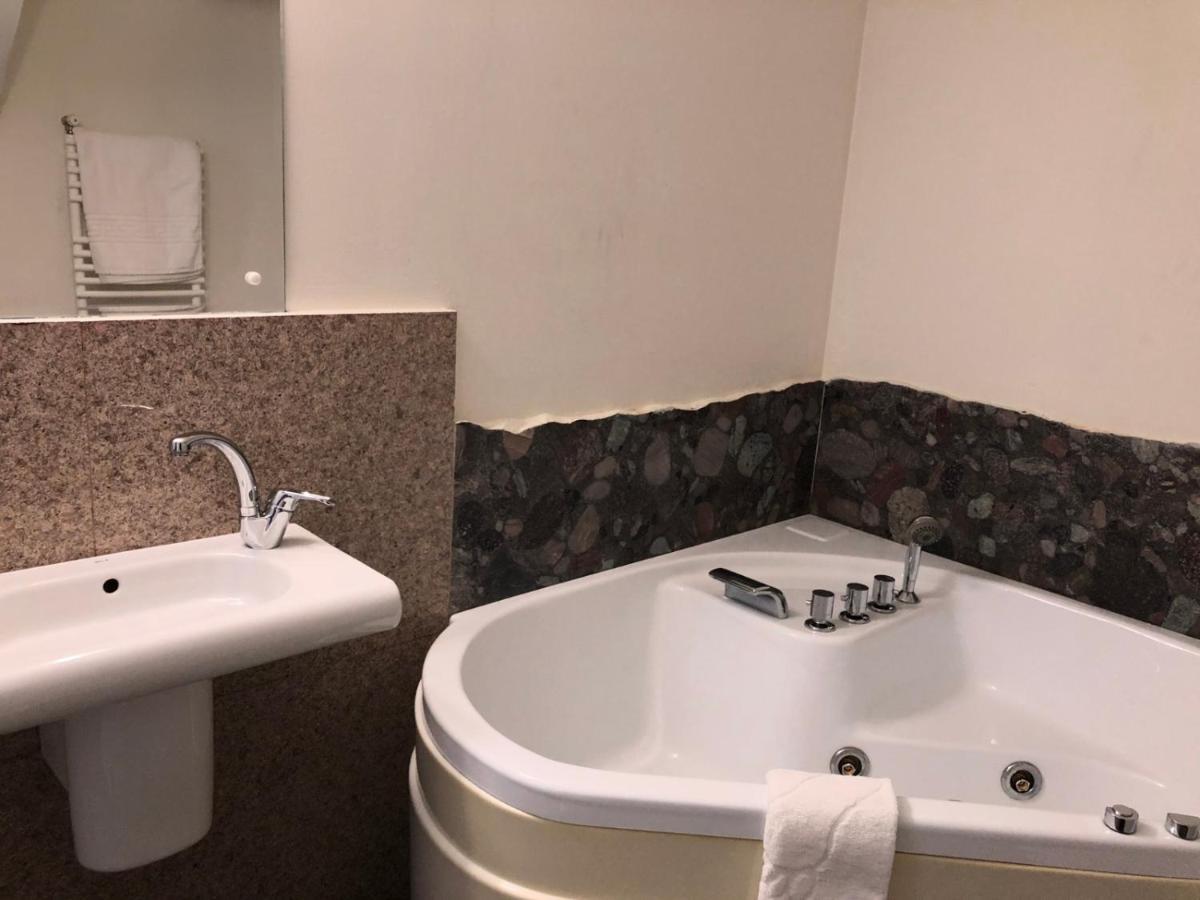 Aristocrat Vintage Apartment Брашов Екстер'єр фото