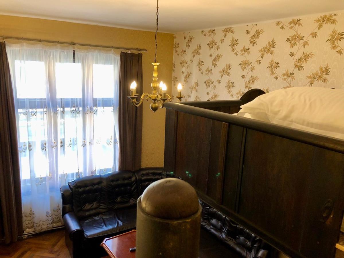 Aristocrat Vintage Apartment Брашов Екстер'єр фото