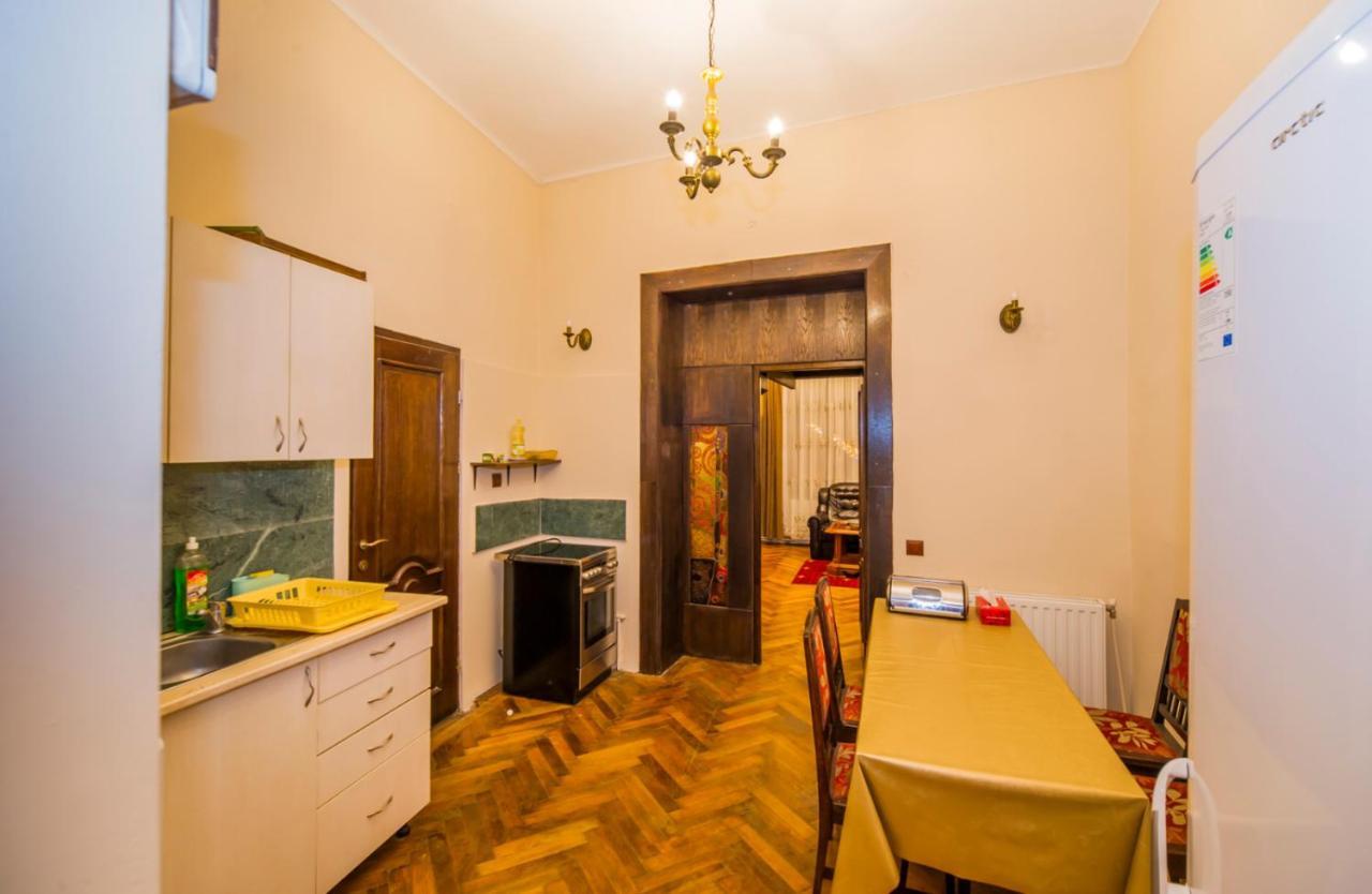 Aristocrat Vintage Apartment Брашов Екстер'єр фото