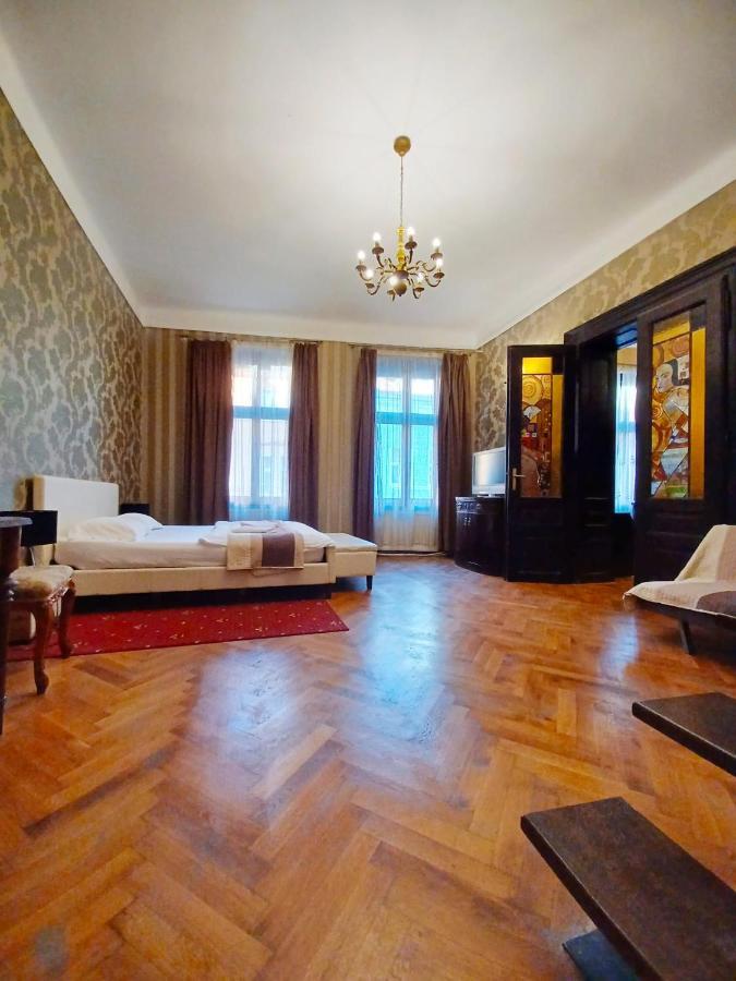 Aristocrat Vintage Apartment Брашов Екстер'єр фото